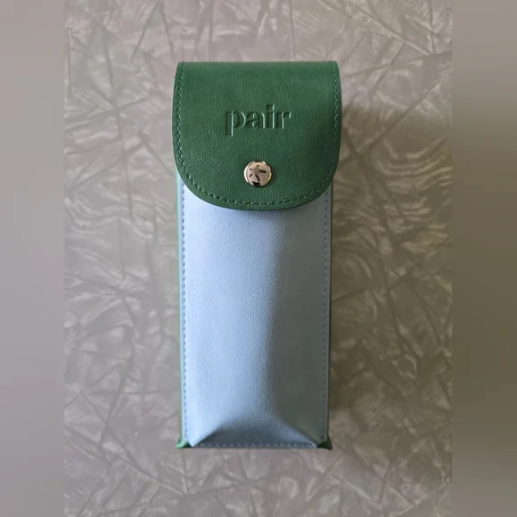 Pair Wanda Frames, 13 Toppers, 4 Pairs of Topper Charms, Pair Case - Picture 7 of 7